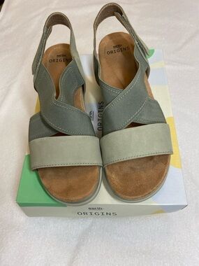 Earth Origins Sea Grass Nubuck Wide Strap Sandals - Olive size 8